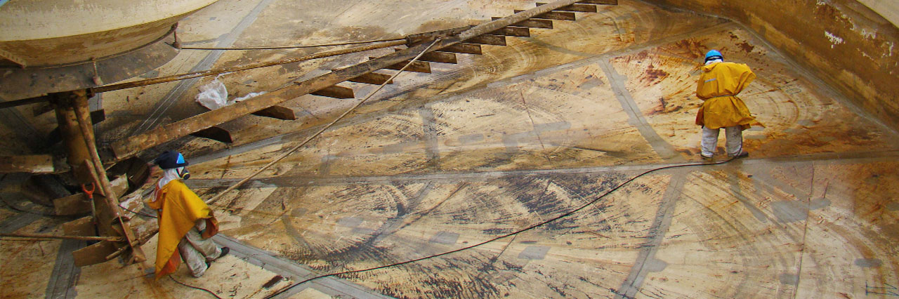 Aplicación de poliurea en espesador minero como parte de nuestros revestimientos industriales en Perú.